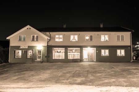 GAMLEHJEM? Sylling helsesenter står det hvertfall på døren.
