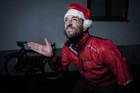 GOD JUL? Å sykle er en flott julegave. Men i dette været?