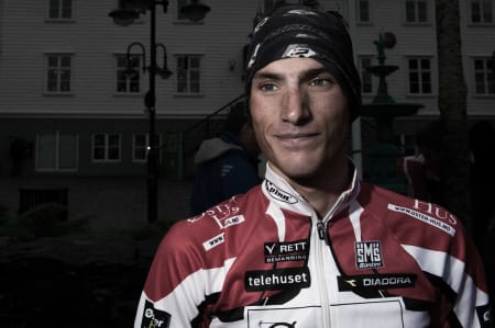 NESTEN: Sven Erik Bystrøm prøvde seg på de avsluttende rundene, men måtte gi tapt for de rutinerte og sterke proffene.