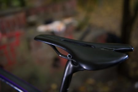 POPULÆRT: Et S-Works Toupé med karbonskinner er et naturlig setevalg til denne sykkelen.