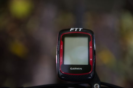 STRAVA? EN rød Garmin Edge 500 logger kilometer, i tillegg til å fortelle deg at Anki sykler for FTT.