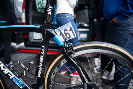 NESTEN: Edvald var toneangivende mot slutten av rittet på sin Pinarello Dogma. Hele Sky kjørte Dogma, og ikke den mer tilgivende Kobh vi har sett de bruke i Paris-Roubaix.