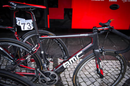 GRAN FONDO: BMC kjørte stort sett med Gran Fondo-sykkelen under Flandern. Hushods sykkel var satt opp med 140mm stem og styre med klassisk bøy.