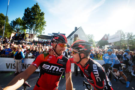 ENDELIG: Arctic Race of Norway var et uttalt mål for Hushovd, så Martin Kohler (t.v) og Sylvain Dillier var selvsagt fornøyde.