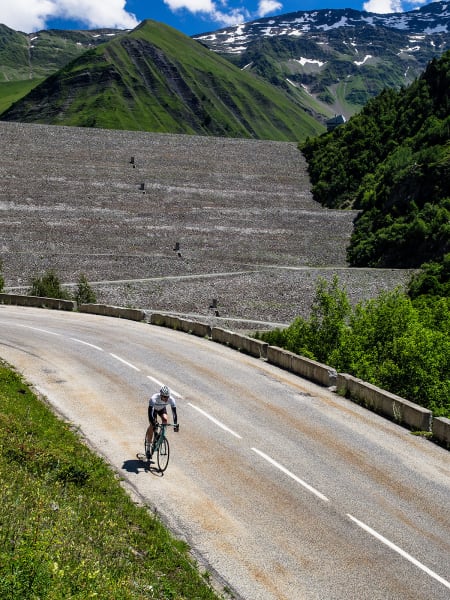 STORE FORHOLD: En kul demning. Frank skyter bilder. Videre utfor.