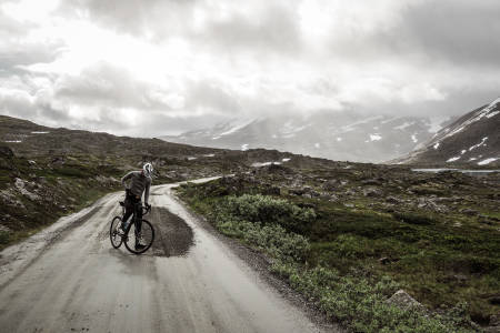 EN GAMMEL TURISTVEG: Den gamle veien over Strynefjell er en obligatorisk opplevelse for landeveissyklister.