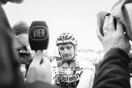 OVERFALT: Bart Wellens kom i mål som nummer åtte. Han har godt humør og prater villig, slikt gjør han populær i media.