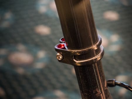 NY: Den nye setemasten sparer ytterligere vekt. Proffene vil bruke den gamle versjonen for å nå UCI-grensen på 6,8 kg.