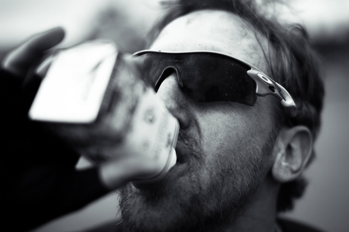 ALT VEL? – Jeg er tørst. Gi meg melk. Thomas Larsen Rød foretrekker næring fra kuer etter målgang. White Russian i kveld?