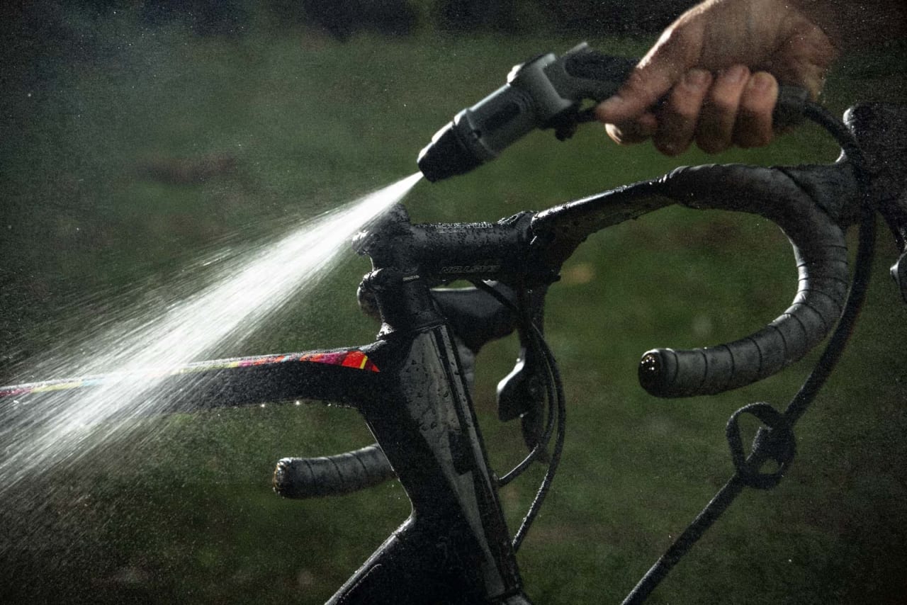 MYE VANN: Bikewash Pro har en vanntank på hele 20 liter. Det gir deg god tid til å få sykkelen ren.