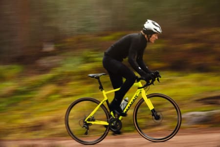 VELG EN OMVEI: Å styre utenom biltrafikken og heller ta en vei gjennom skogen hjem fra jobb kan gi gode opplevelser og flere sykkeltimer. Alle foto: Kristoffer H. Kippernes