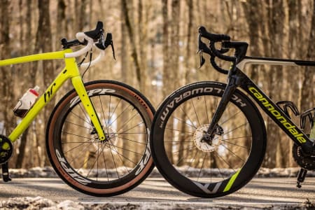 Synsbedrag: Radiusen på et 650b-hjul med brede dekk, og et standard landeveishjul med 25 mm dekk er så godt som lik. Kun få millimeter skiller. Foto: Henrik Alpers.