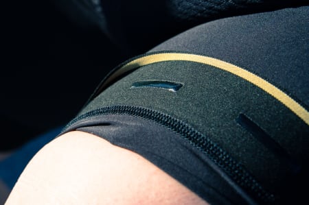 SILIKON: Striper under elastikken holder bukser og varmere på plass