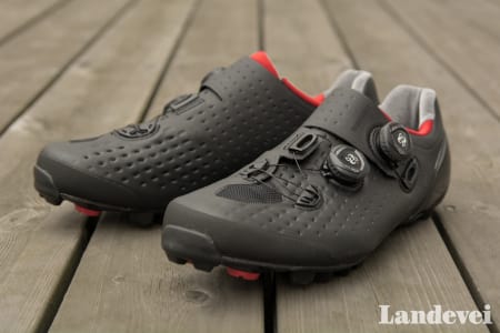 TOPPSKO: S-PHYRE XC9 er Shimanos premiumsko innen kross-segmentet og er en modell fullspekket med innovative løsninger. Foto: Marcus Liebold.