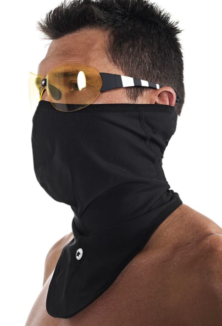 LØSNAKKE: neckProtector_S7 har samme funksjon som den integrerte halsen i Bonka-jakken, og kan brukes som et tillegg til den, eller sammen med Shaq- eller Habujakkene. (Foto: Assos)