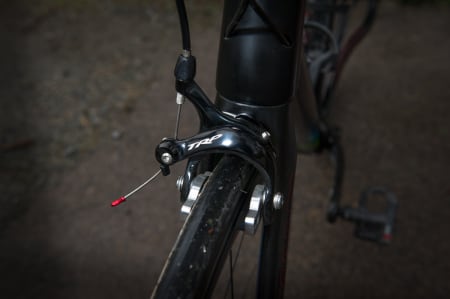TREDJEPART: Vi finner bremser fra TRP på Pinnacle R1.