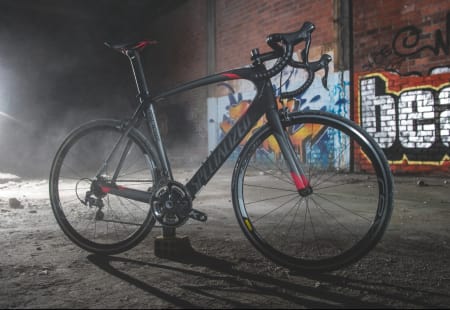 BUET: Venge Har buede rør og runde former flere steder. Specialized forteller dette er målt i vindtunnel å være den optimale formen.