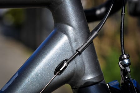 ENKELT: Girvaieren utenpå ramma. Vil strømpen gnisse stygge hull i metallet med tiden?