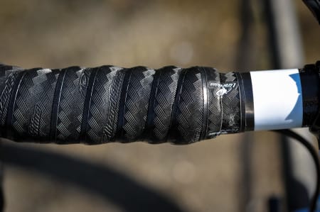 TJUKKAS: Styrebåndet fra Lizard Skins er av den tykkeste typen.