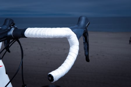 STRØKENT: Perfekt lagt styrebånd av eget merke er en selvfølge hos Specialized.