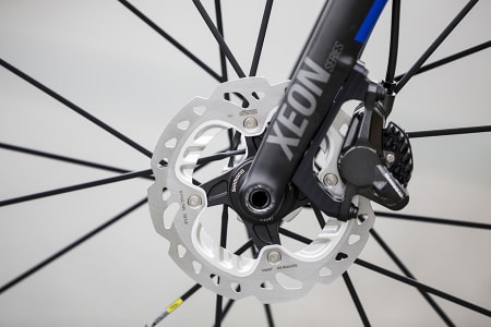 Liten og nett bremseskive hos Shimano.
