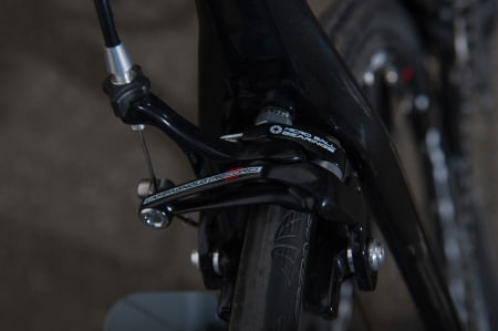 FABELAKTIG: Campagnolos bremser er fabelaktig gode, på vått og tørt.