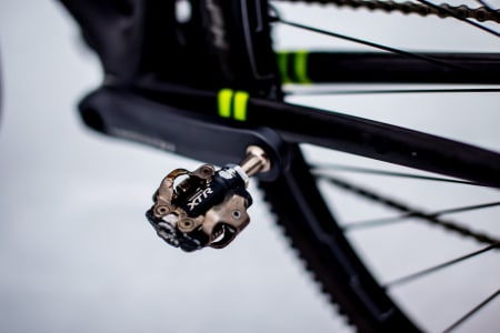 XTR-pedaler dominerer i sykkelkross, her 970-generasjonen. Merk at det har vore litt trøbbel med akslingene på 980-versjonen.