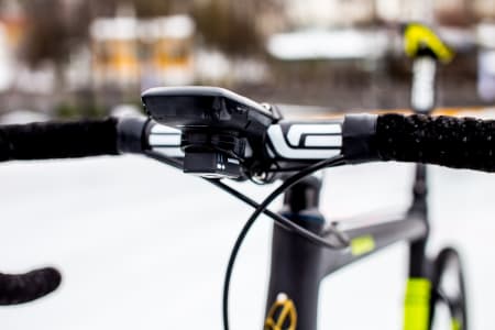 Barfly 2.0 fungerer også som feste for den fremre Di2-koblingsboksen. Den skal eigentleg festast med strips, men denne blei modifisert og limt på med epoxy.