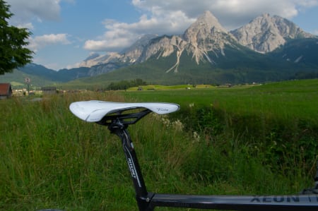 GAMMEL KJENNING: Selle Italia Flite i ny drakt. Fortsatt behagelig for hekk og skrukk.
