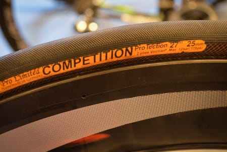 FETT FOR THOR: Også norgesmesteren sverger til 25mm dekkbredde. Her på en «pro limited edition» fra hoffleverandøren Continental.