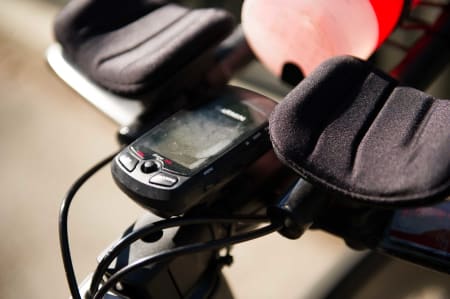 KONTROLLTÅRN: En Garmin Edge 705 gir oversikt over watt, tid og distanse.